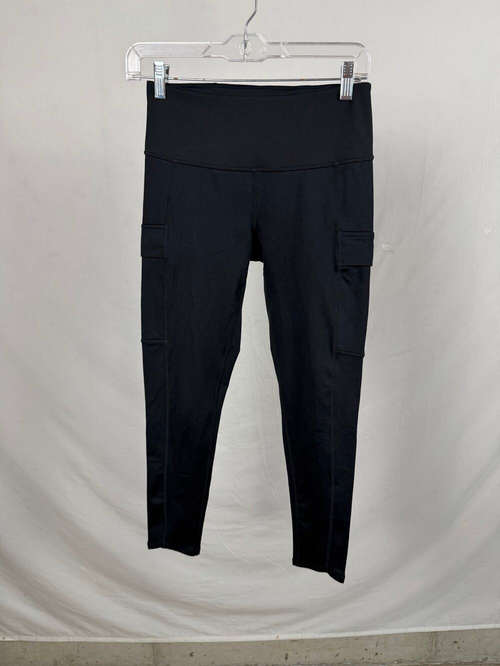 Zella Black High-Waisted Cargo Pocket Athletic Leggings Size Small S 22"